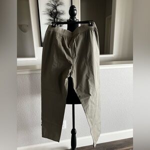 Chico’s Army Green Pull On Utility Pant - NWOT - Small / Chico’s size 0.5